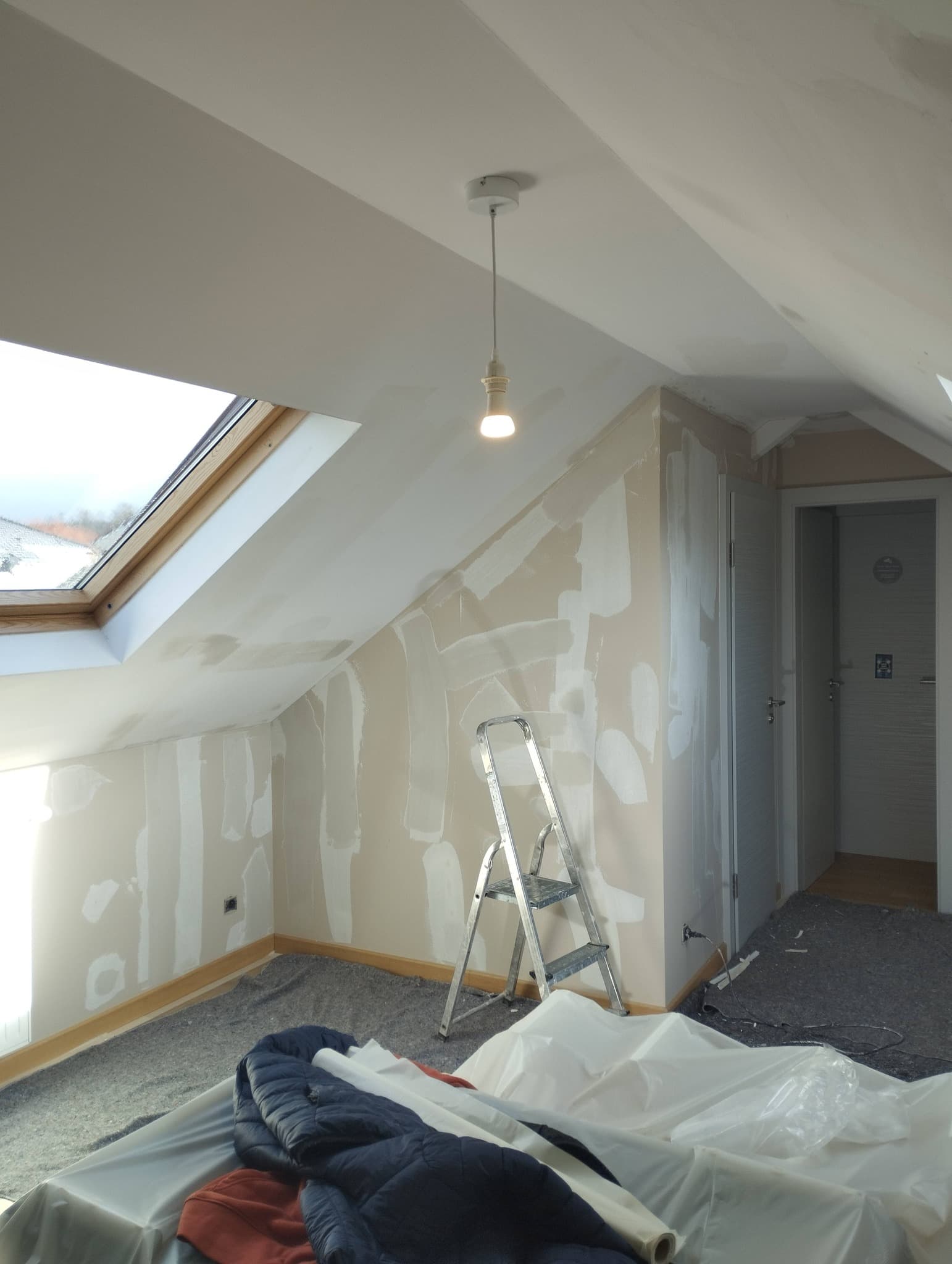 Avant Chambre sous toit rénovée